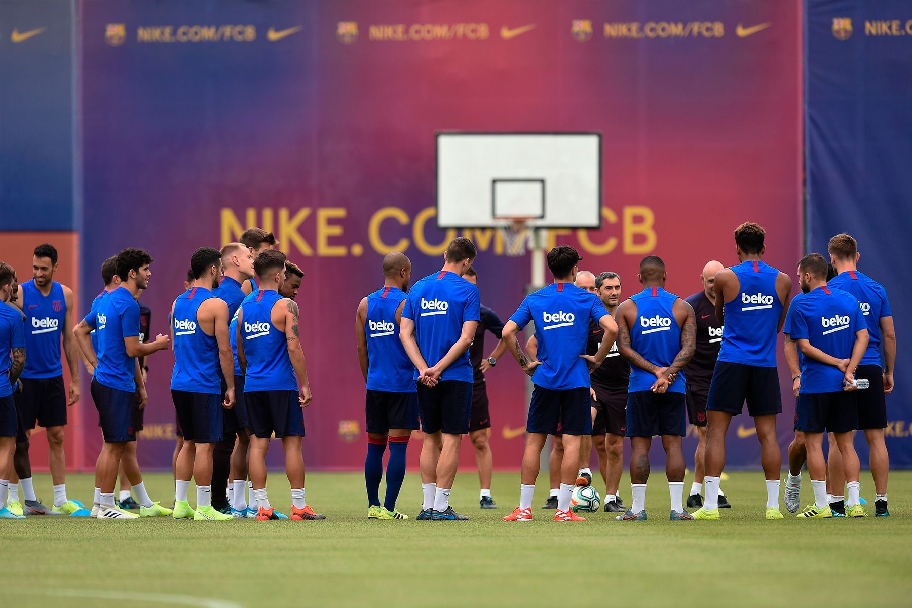 Barcelona training. Barcelona FC Training. Barcelona FC USA. Barcelona Nike USA Tour 2003.