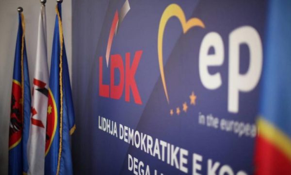 Bislimi largohet nga salla pak para ‘finales’, zgjidhet kryetari i Lidhjes Demokratike të Kosovës