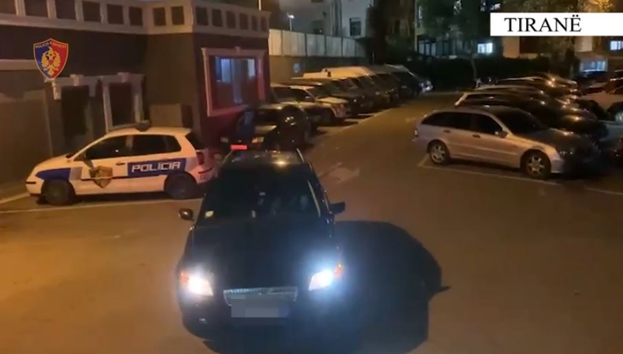 Ishte në kërkim për mashtrim kompjuterik, arrestohet 30-vjeçari në Tiranë