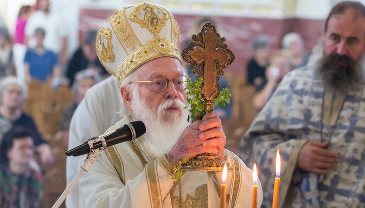 Kryepeshkopi Anastas uron besimtarët në prag Krishtlindjeje: Le të ecim përpara me durim në betejën që na pret…