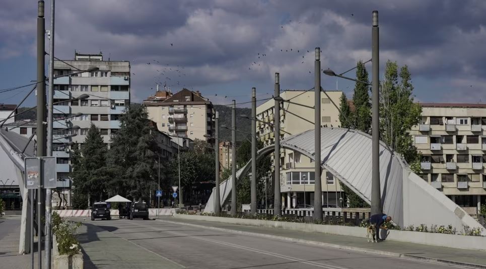 Policia e Kosovës merr në posedim një parcelë që përdorej nga institucionet serbe në Mitrovicë të Veriut