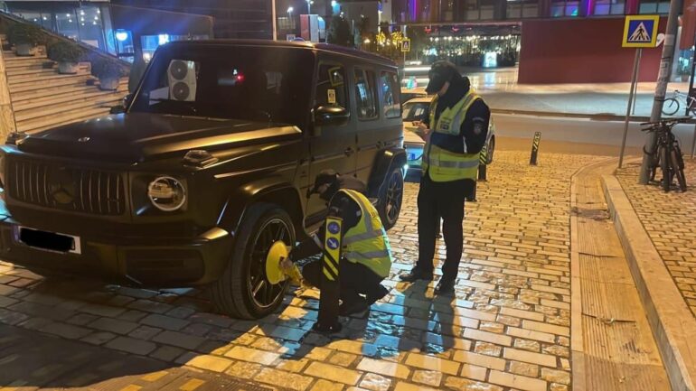 Policia Bashkiake Masa Për Parkimet Abuzive Në Kryeqytet: Bllokim Mjeti ...