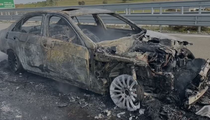 Video/ Shkrumbohet makina në aksin Fier-Vlorë, dyshohet për shkëndijë elektrike