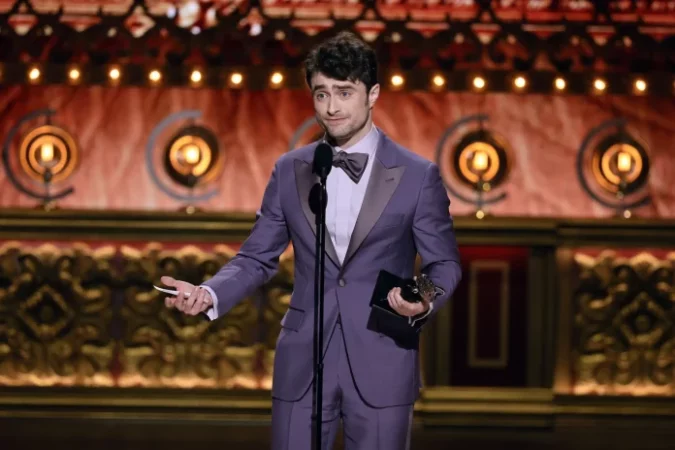 240616 Tony Awards Daniel Radcliffe Acceptance Wm 621p 3b197d 696x464