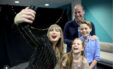 Taylor Swift Posta Un Selfie Con William, George E Charlotte