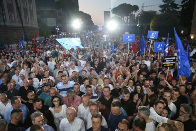 Protesta E Opozites