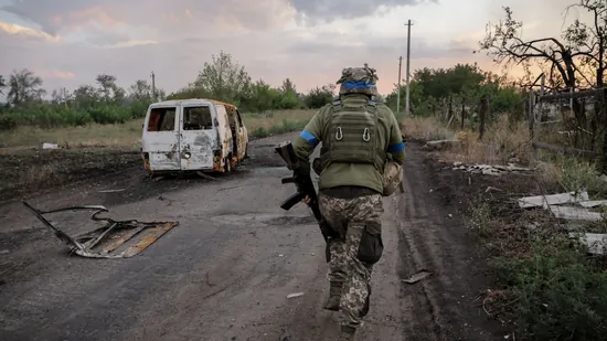 Ein Ukrainischer Soldat Im Oblast Donezk Die Ukraine Musste Sich In Den Vergangenen Wochen In Der Region Immer Weiter Zurueckziehen