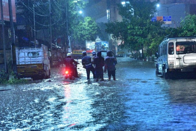 Hyderabad : Rain In Downpour Panjagutta Ameerpet Traffic Jammed In Hyderabad Thursday, On September 02, 2021. (photo:ians)