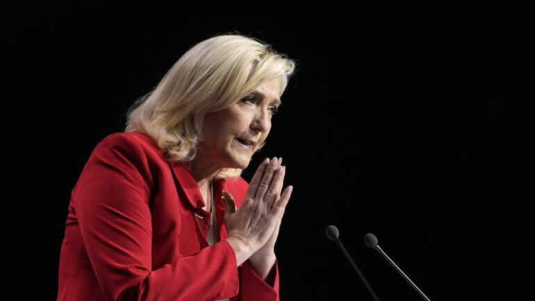 Marine Le Pen Comizio Avignone Lapresse