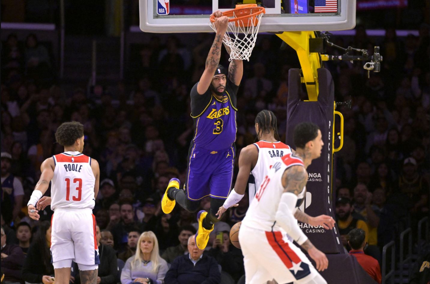 NBA/ Lakers dominon Wizards, LeBron James protagonist me një “triple double”