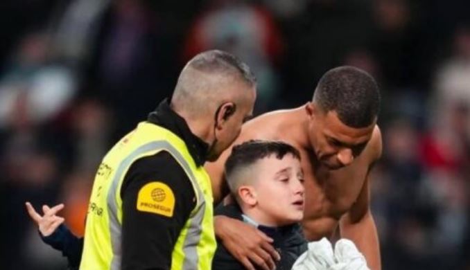 Moment emocionues, kush është vogëlushi shqiptar që kaloi sigurimin në “Santiago Bernabeu” dhe mori fanellën e Mbappe