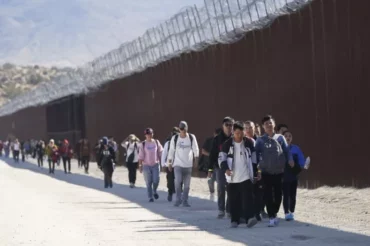 Chinese Immigrants Reach Us Mexico Border