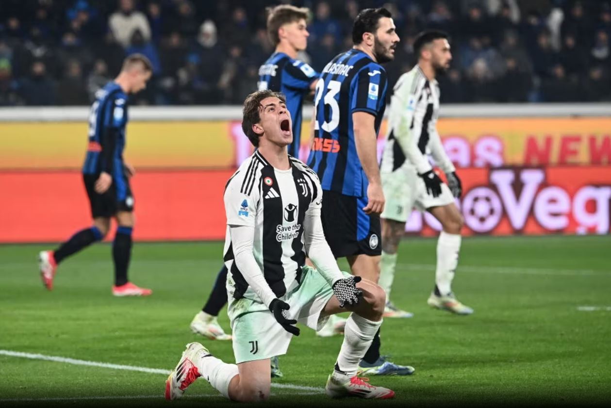 FOTO/ Juve e abonuar me “X”, frenon ndaj Atalanta-s, por në Torino vjen Kolo Muani (VIDEO)