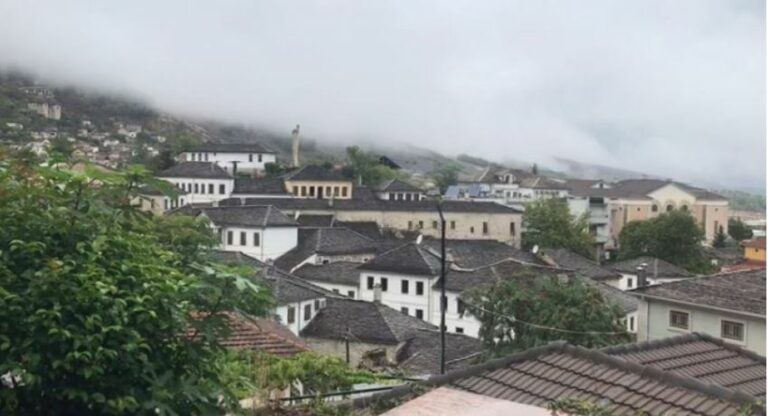 Shiu Gjirokaster1