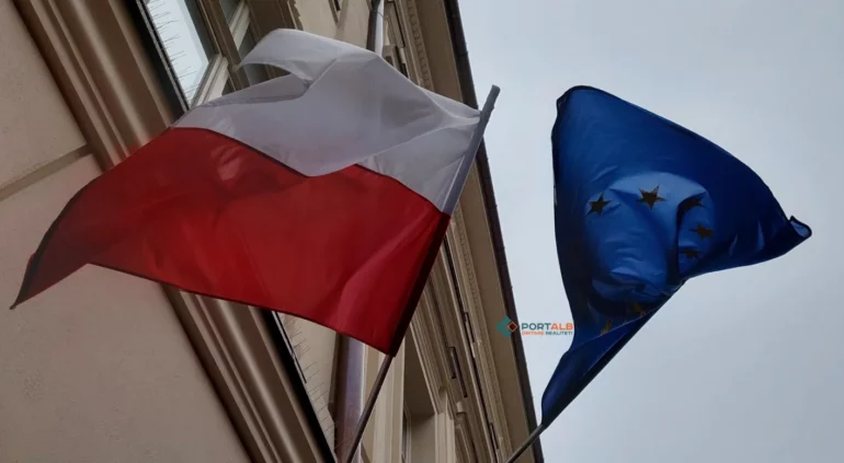 F1c Poloni Polak Bashkimi Evropian Varshav Flamuri Polak