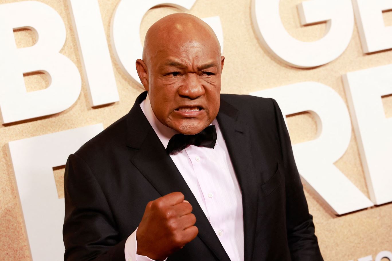 Boksi në zi, ndërron jetë legjenda George Foreman