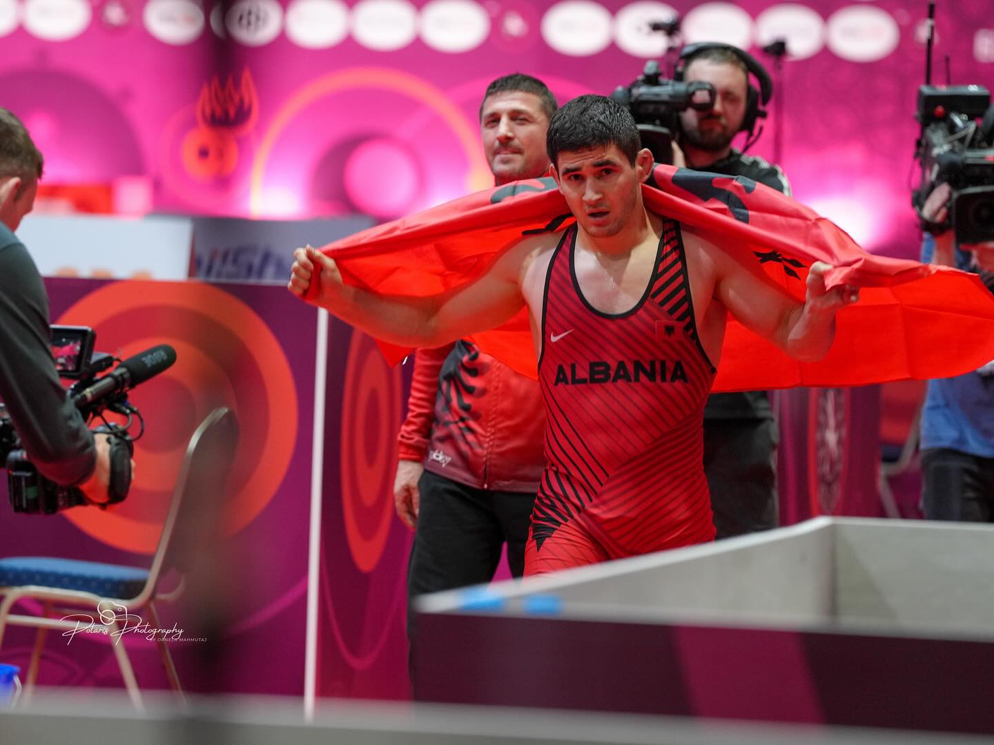 I solli Shqipërisë medalje ari në mundje, ja sa përfiton Valiev (Shifra)