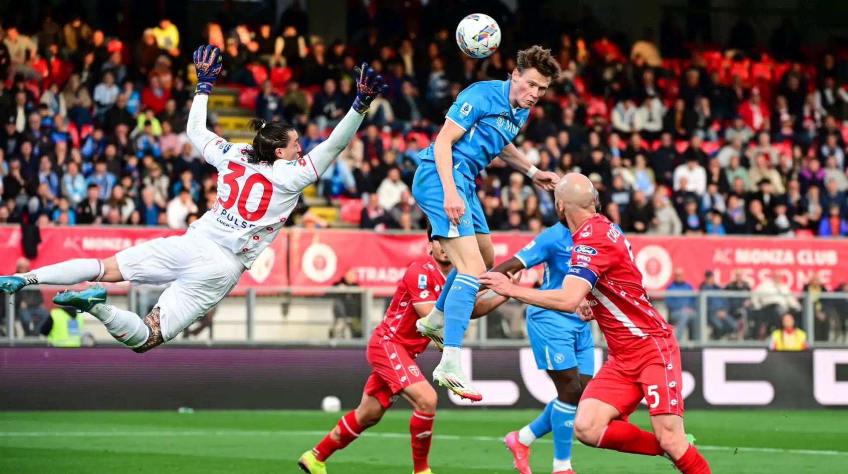 “Kush mundet më shumë, Napoli fiton dhe rrit presionin tek Inter”, mediat në Itali komentojnë fundin e sezonit “thriller” në Serie A